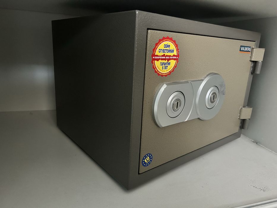 Сейф Valberg FRS-30 KL