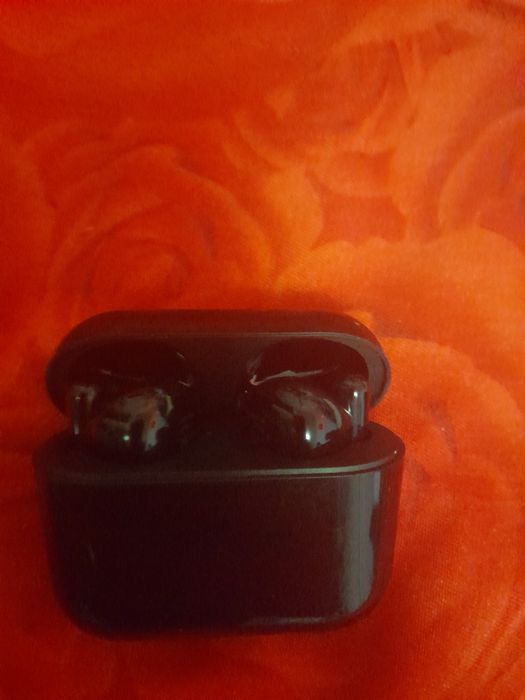Vând câsti noi în cutie cu Bluetooth și bass puternic etc etc