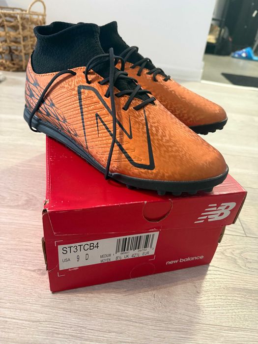 Ghete de sintetic New Balance NOI!