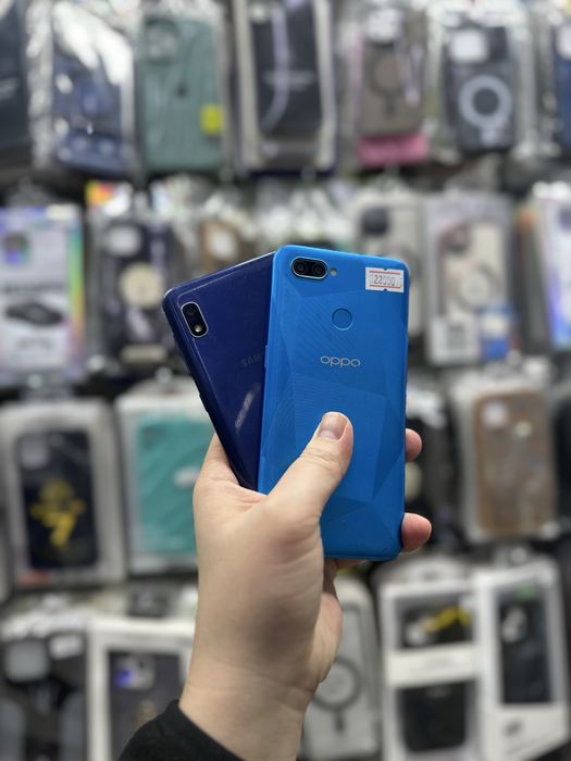 Телефоны разные.