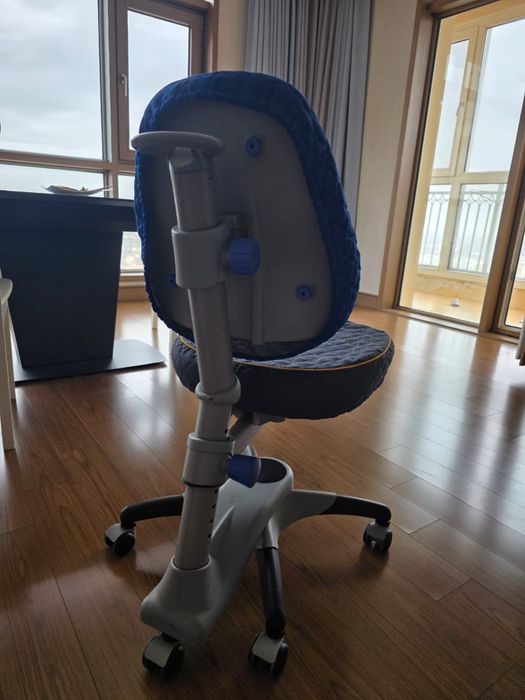 Продаю стулья Comf-Pro