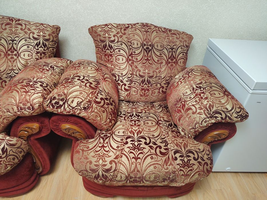 Продам диван с креслом