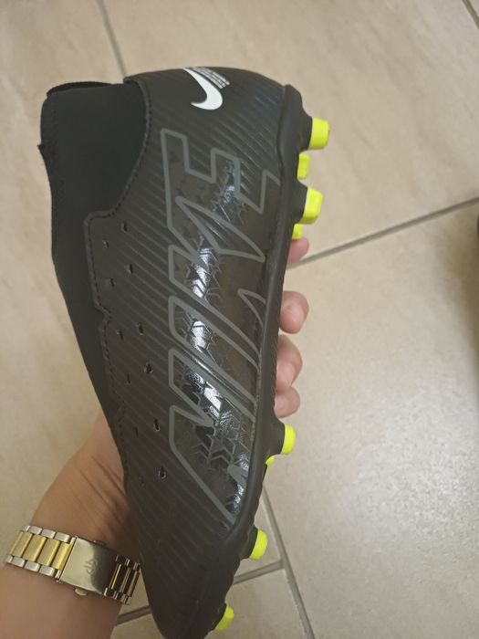 Футболни обувки бутонки