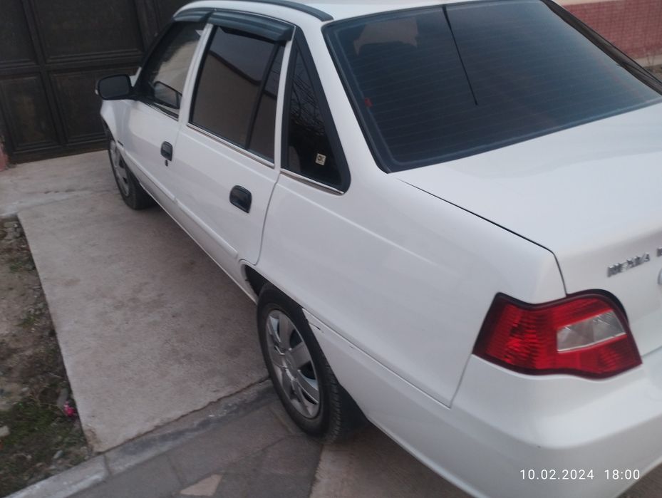 Moshinani xolati yaxshi mator 1,6 
4 ta shinasi yangi quyilgan