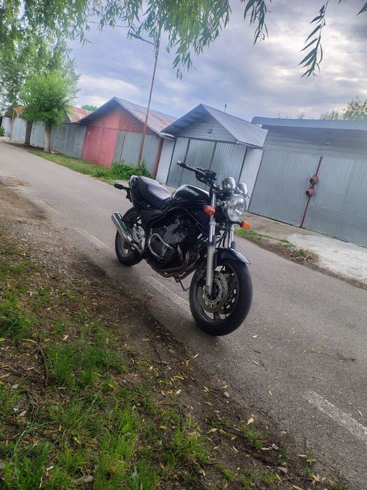 Vând motocicleta Yamaha Xj600N