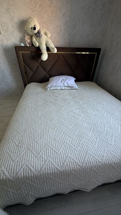 Продам кровать с матрасом