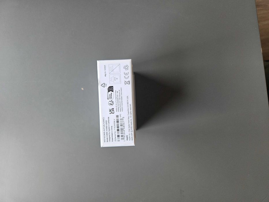 Vând căști Apple airpods 4