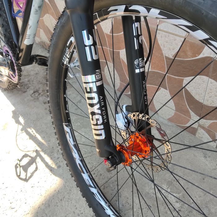 Vând Bicicleta roți 29