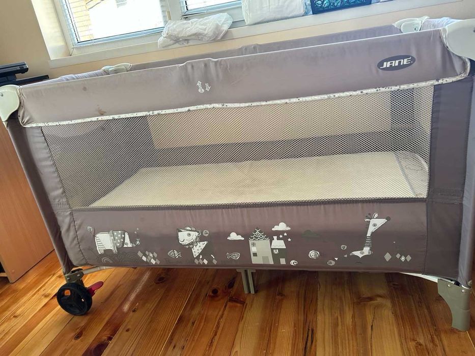 Бебешка кошара - марка Jane с матрак + подарък сгъваем матрак 60x120см