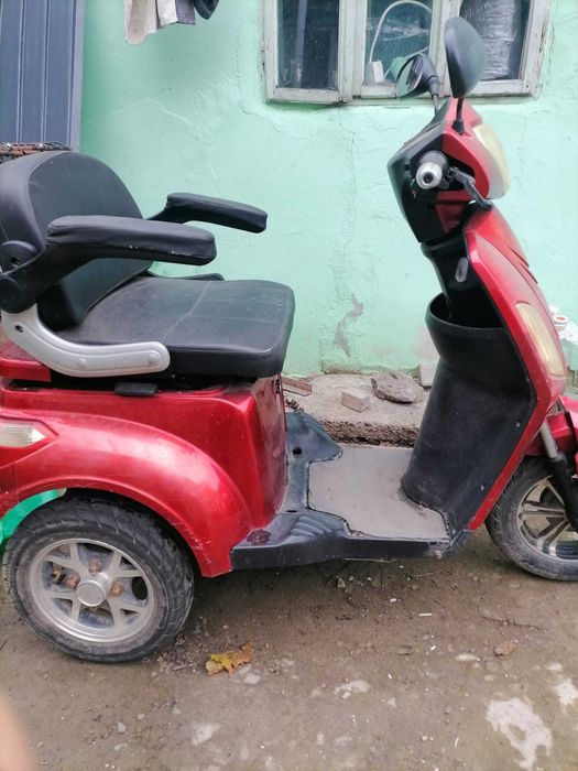Vand triciclu electric