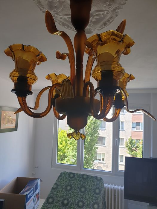 Vand lustra maro