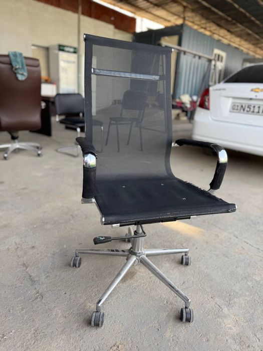 Ofisniy mebel srochna sotiladi