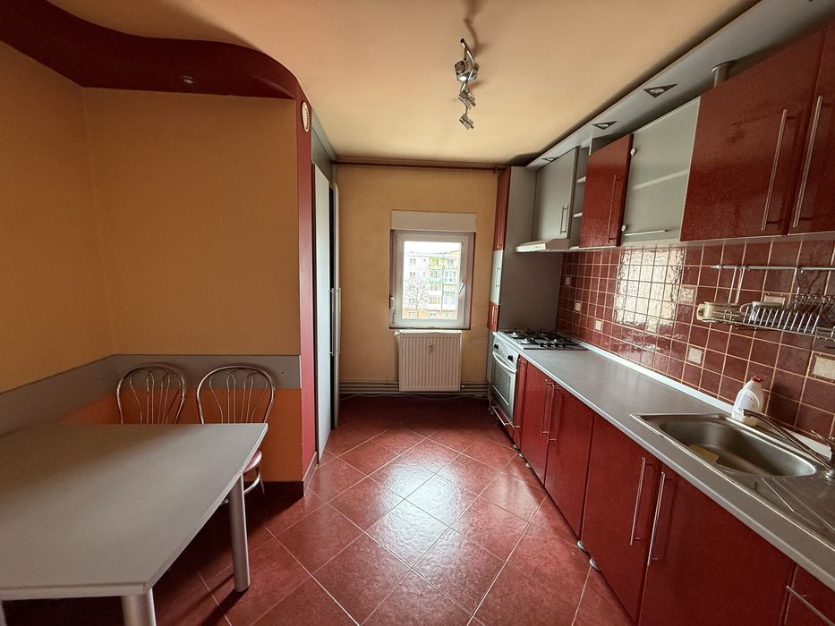 Inchiriez apartament 3 camere