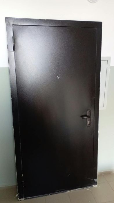 Продается б/у дверь, хорошем состоянии