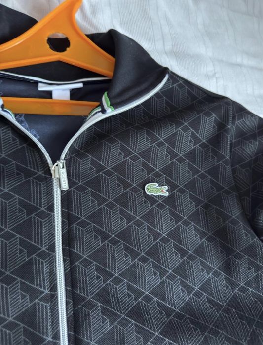 Кофта Lacoste.