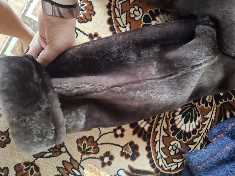 Мутоновая шуба бурного цвета