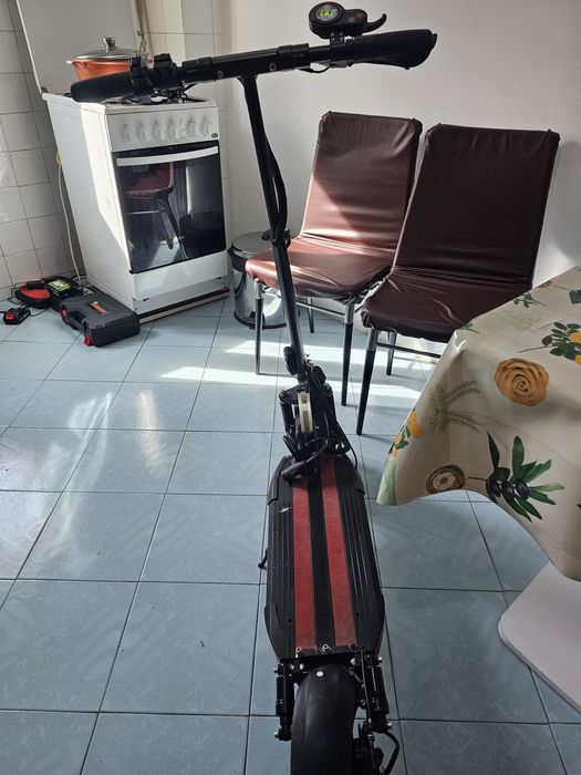 Vând trotineta electrica JRH