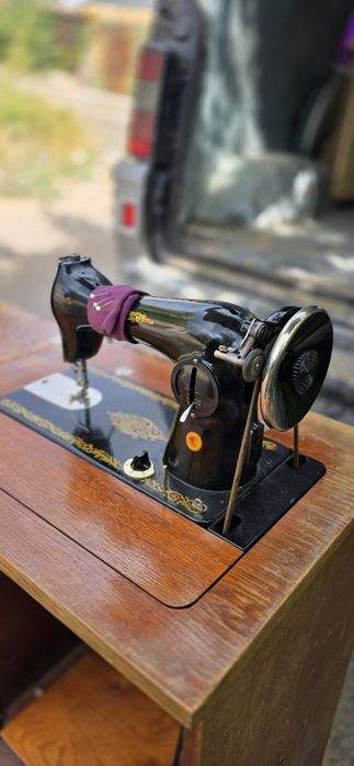 Рабочая швейная машинка