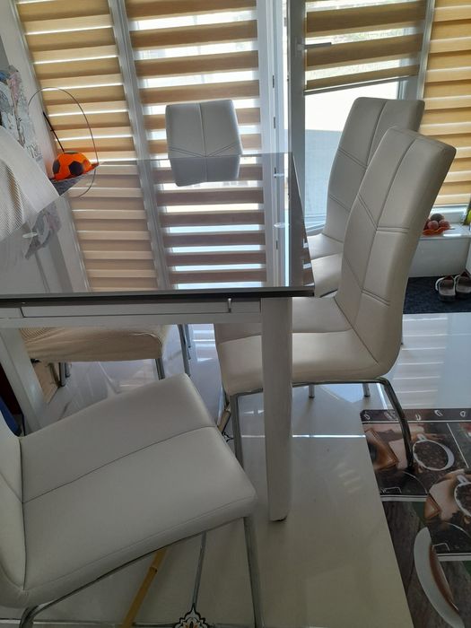 Masă mare din sticla și 6 scaune