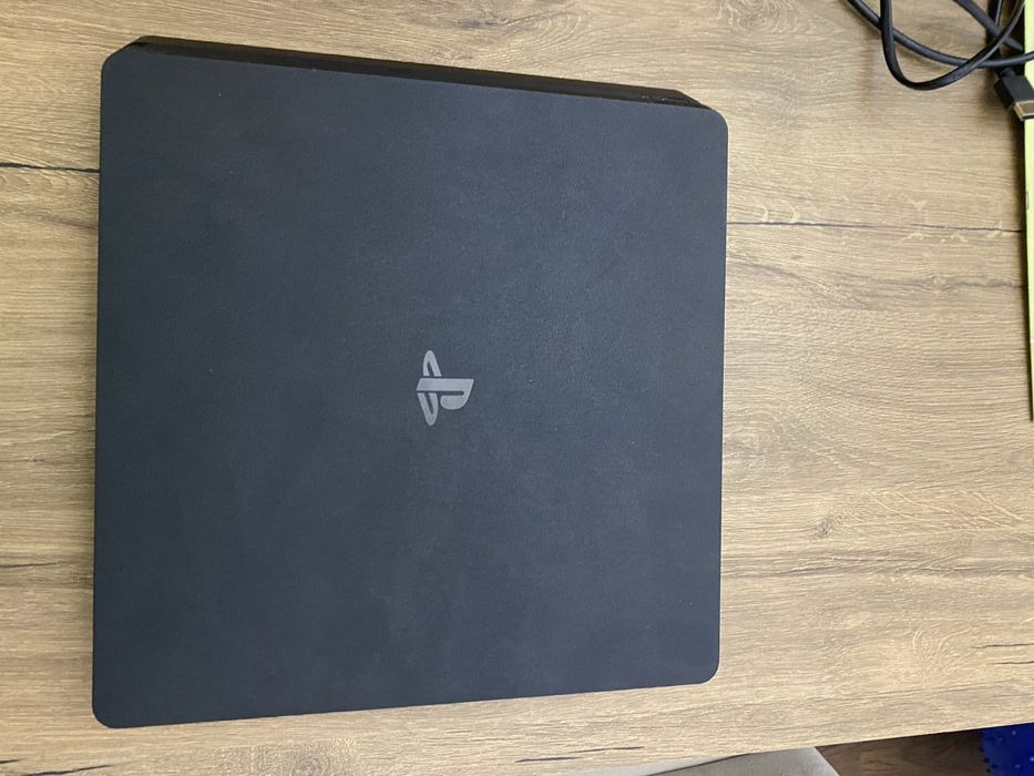 Playstation 4 slim