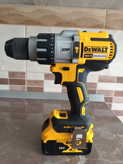 DeWalt DC 996 masina de gaurit cu percutie si insurubat