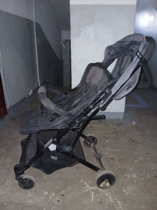 Продам детскую прогулочную коляску