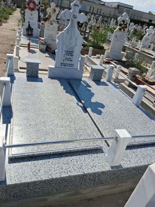 monumente funerare rezistente