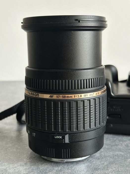Canon EOS 1100D cu obiectiv Tamron 17-50 mm