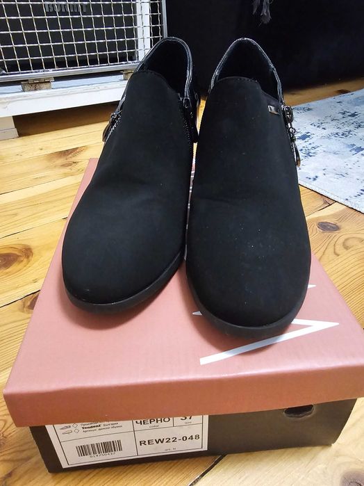 Обувки Tendenz, нови