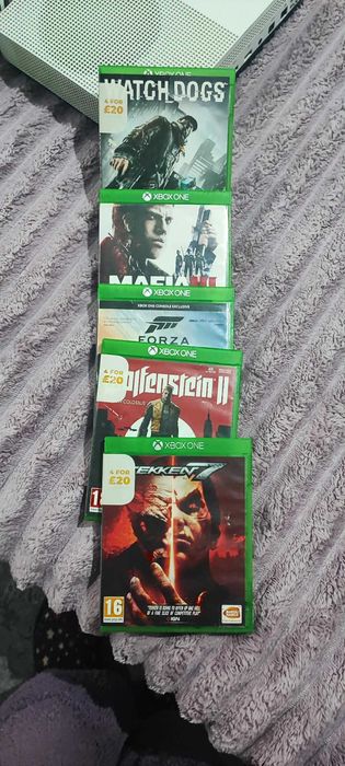 Xbox One S 1tb с два джойстика и игри