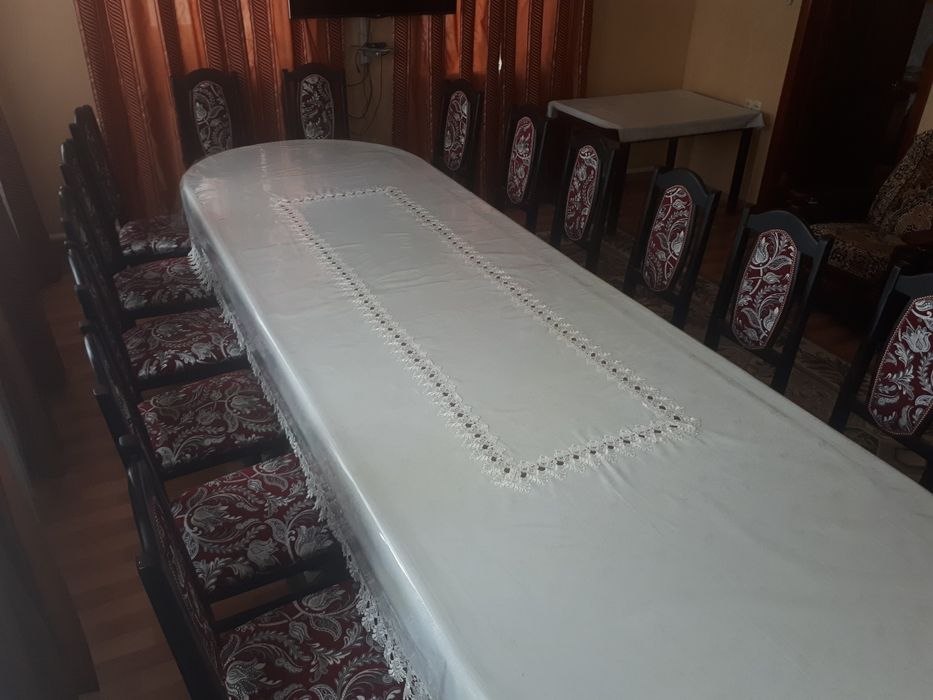 Продам гостиный стол со стульями
