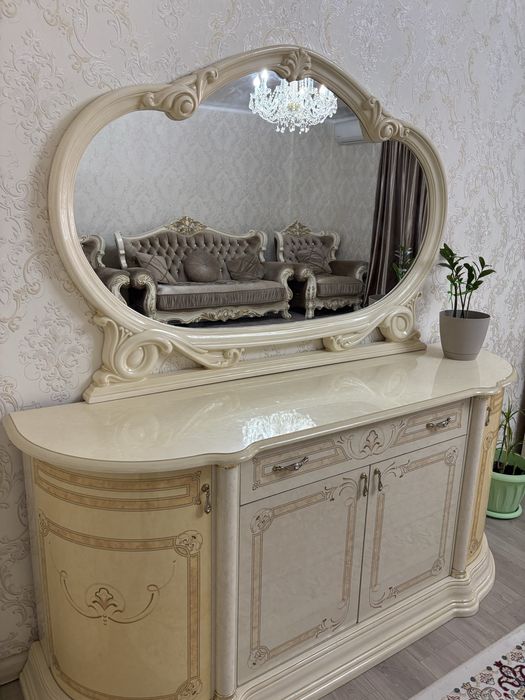 Продам стол стул и горку с зеркалом