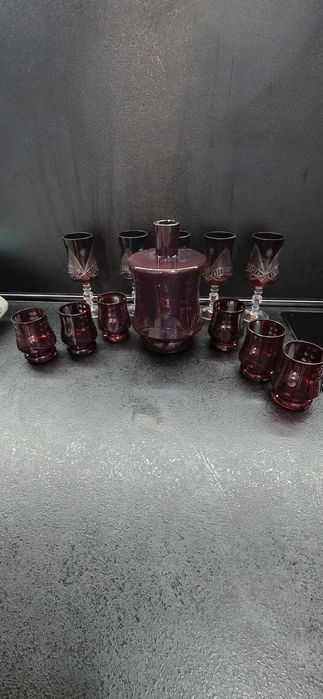 Сервиз от червен кристал