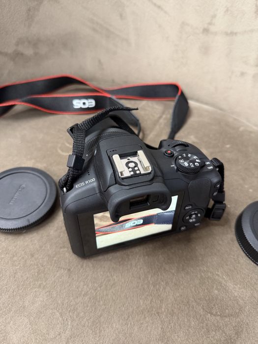 Безогледален Фотоапарт Canon EOS r-100+rf-s18-45