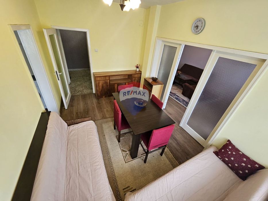 Четиристаен апартамент под наем, Окръжна болница