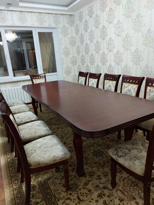 Продаю стол со стульями