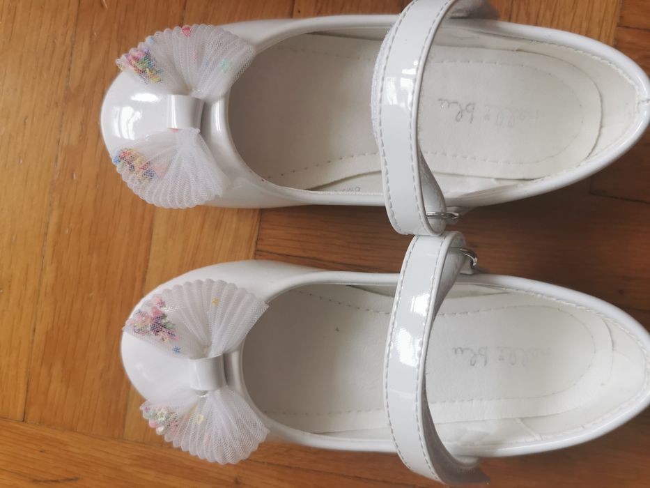 Нови лачени обувки 25 нонер