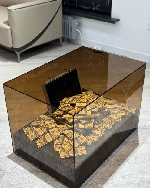 Стол стеклянный журнальный