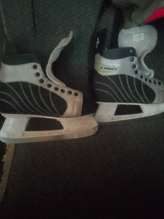Продам коньки ларсон