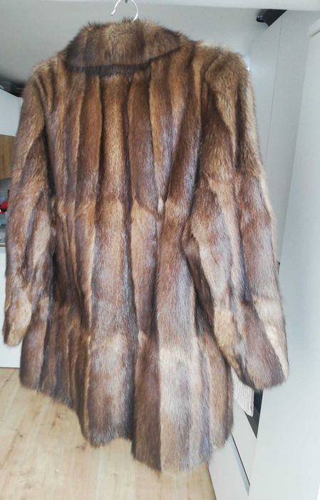 Vând haina blana bizam