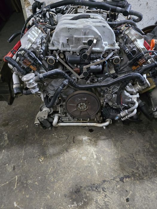 Двигатель на Ауди ку7  4.2 fsi