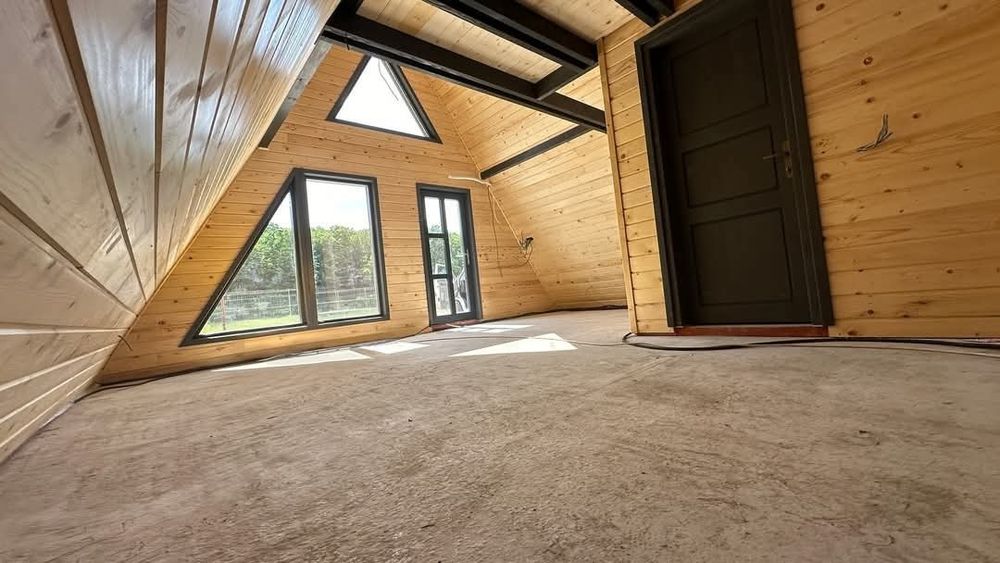 Vand cabane din lemn tip A Frame 

R