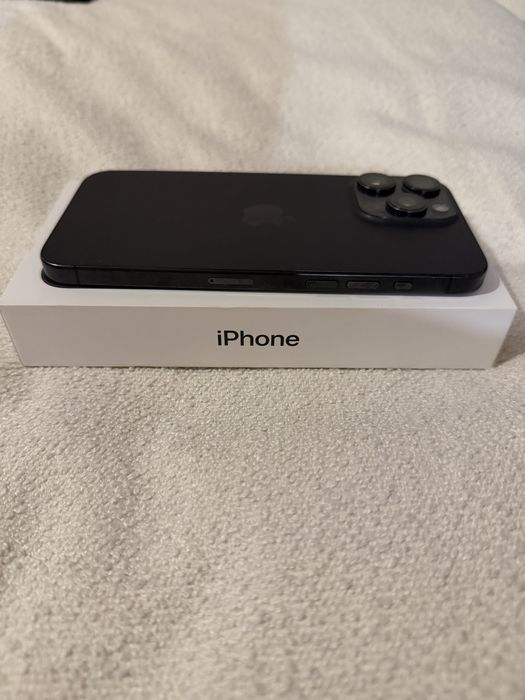 Vand iPhone 15 Pro Max 512 GB Black Titanium foarte intretinut