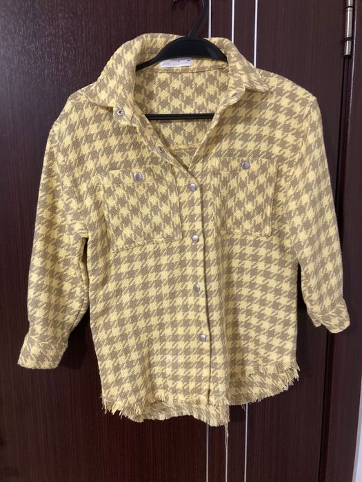 Риза на марката ZARA