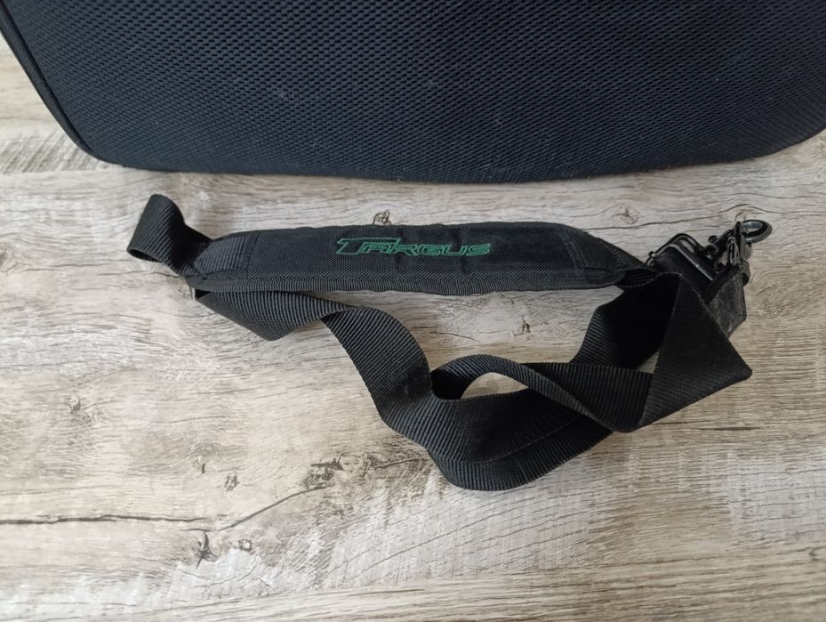 Сумка для ноутбука большая .Выполнена из полиэстера и нейлона.Имеется