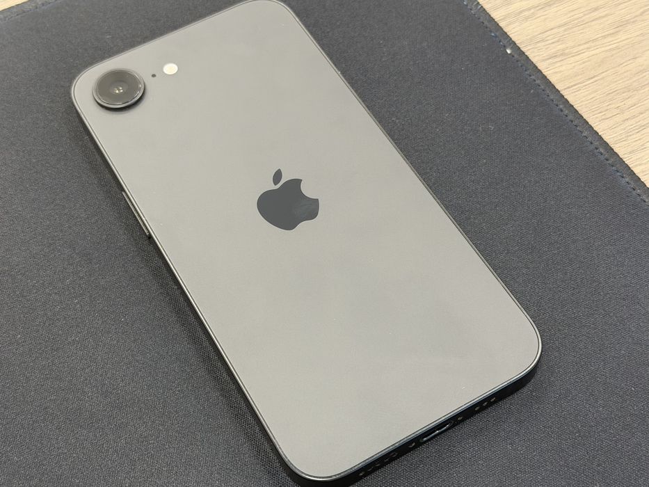 Продам Iphone 16e 128gb