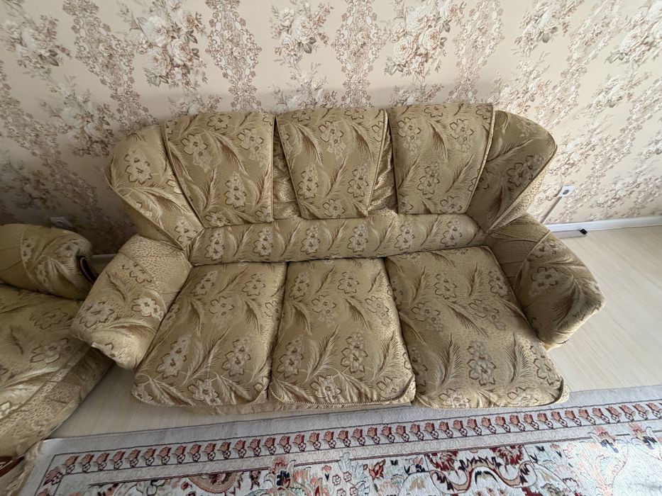 Продам диван и два кресла