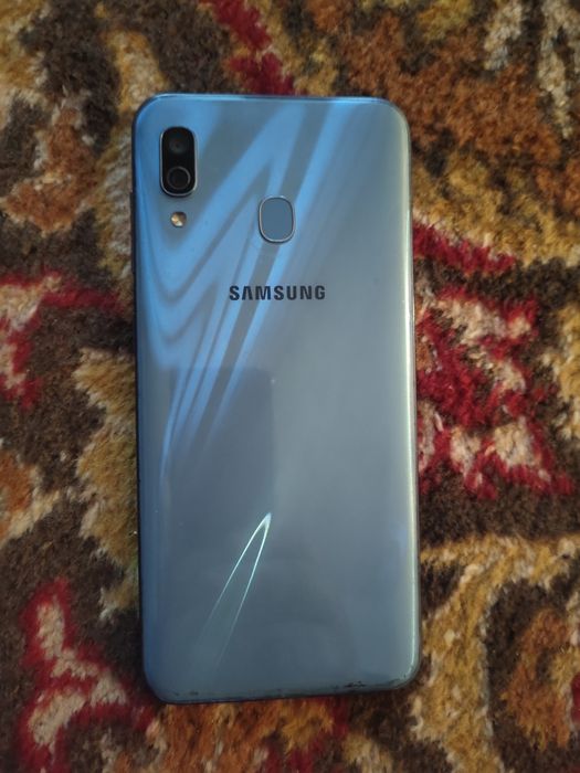 Самсунг А30 в хорошем состояний