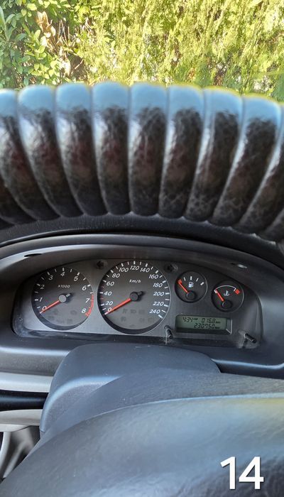 Автомобил NISSAN