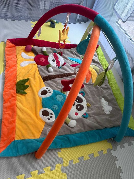 Активна гимнастика с меко килимче